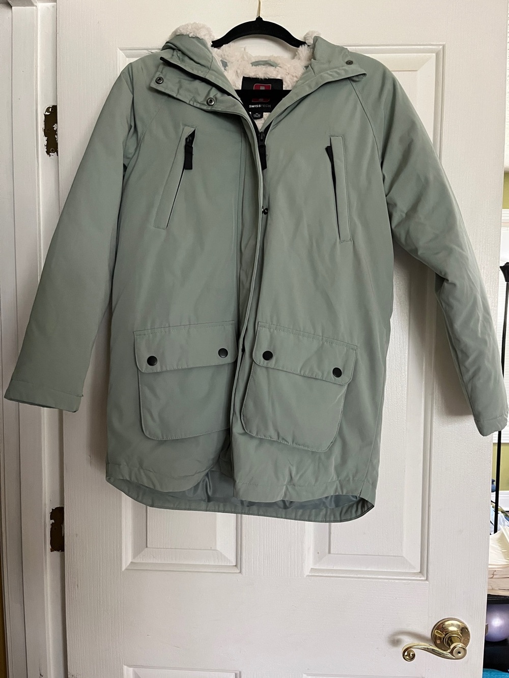 Swiss Tech Green & Gray Puffer Coat
Size XL
#puffer #outerwear